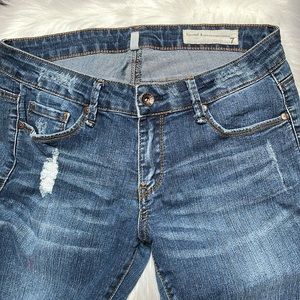 Special A Jeans/ Los Angeles, California size 7 Skinny blue jeans